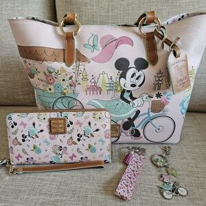 Disney Dooney & Bourke Flower & Garden 2020 Tote and Wallet Set, New